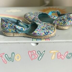 Kids Straw Flower Sandals size 8